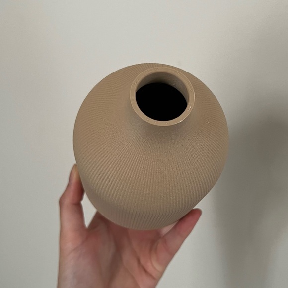 Honey & Ivy brown vase - Picture 2 of 4